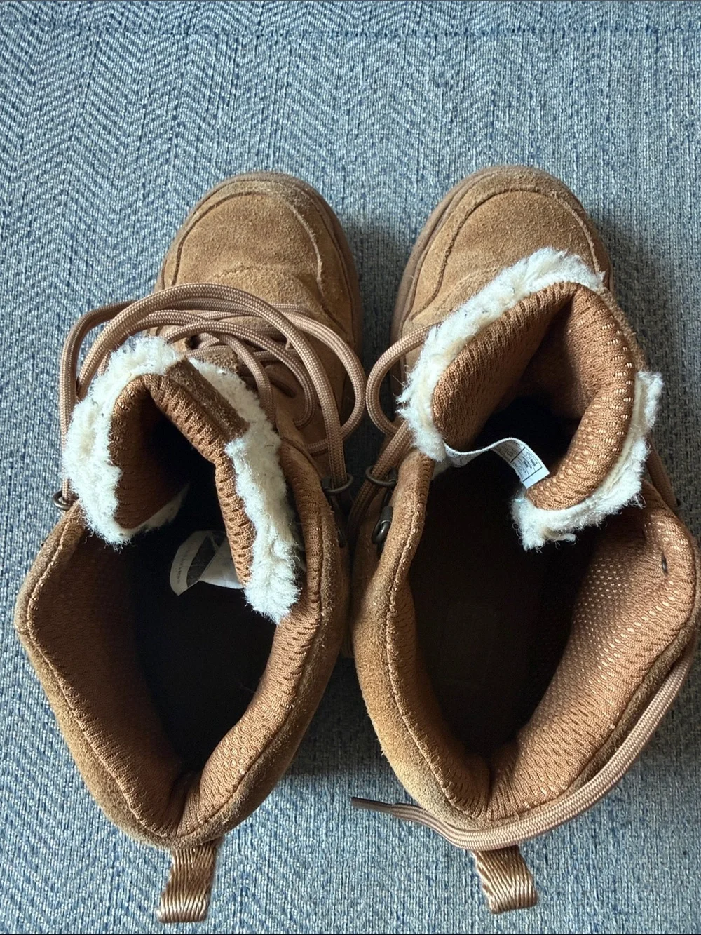 UGG Unisex-Child K Highland Hi Heritage Sneaker Size: 5